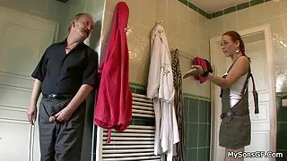 بعد إغواء رجل سليم مثير امرأة سمراء الأقواس سكس عربي مترجم جديد فوق أداة وتمتص ذلك